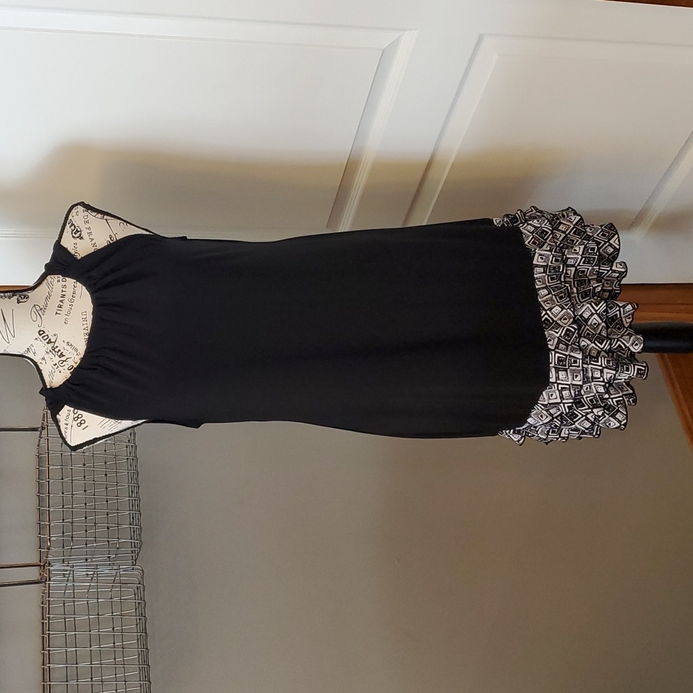 R&K Black White Sleeveless Dress w/ Black & White bottom ruffle, Medium